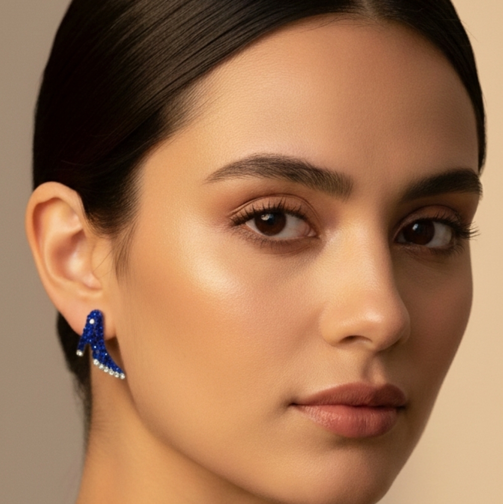 Beautiful 925 silver earrings in the shape of a heel with rhinestones